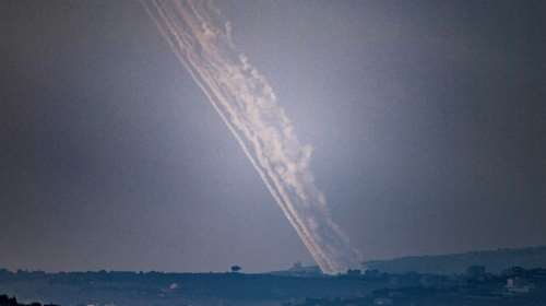 Το Ιράν εκτόξευσε εκατοντάδες πυραύλους προς το Ισραήλ: Στα καταφύγια οι κάτοικοι - Ακούγονται εκρήξεις και σειρήνες