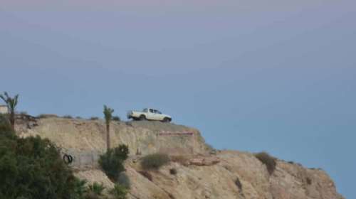 Συναγερμός στην Ιεράπετρα: Άνδρας απειλούσε να πέσει με το αυτοκίνητό του σε γκρεμό [εικόνες]