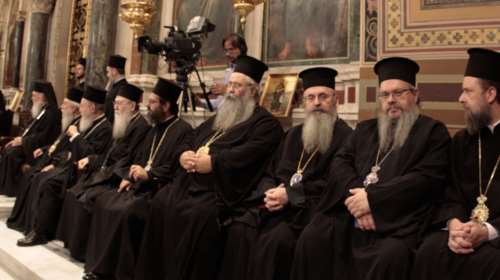 Ιερά Σύνοδος: Διαφωνεί με την τεκνοθεσία από ομόφυλα ζευγάρια - &quot;Τα παιδιά δεν είναι κατοικίδια για όποιον θέλει να νιώθει κηδεμόνας&quot;