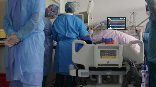 Αρνητές εμβολιασμού δεν δέχονται διασωλήνωση: Προπηλακισμοί και απειλές σε βάρος γιατρών