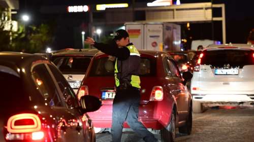 Χριστουγεννιάτικη ταλαιπωρία για τους εκδρομείς: Ουρές χιλιομέτρων στο Σχηματάρι - Live χάρτης με τα μπλόκα