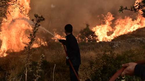 Φωτιά στο Ξυλόκαστρο: Υποπτος για εμπρησμό ο αντιδήμαρχος... Πολιτικής Προστασίας που κάπνιζε τα μελίσσια του