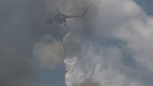 Μεγάλη φωτιά στη Νέα Πέραμο: Μήνυμα του 112 για εκκένωση προς Μέγαρα - Άνοιξε η εθνική οδός