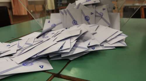 Δημοσκόπηση Interview: 4 στους 10 θα ψηφίσουν για την ανατροπή της κυβέρνησης - Διχασμός στη ΝΔ για Λοβέρδο