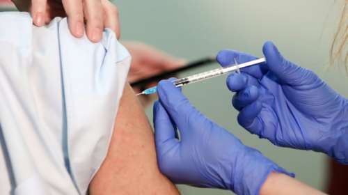Κορονοϊός: Αρχίζει σήμερα ο εμβολιασμός των υγειονομικών στα νοσοκομεία του ΕΣΥ