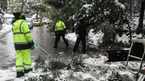 Διακοπές ρεύματος: 40.000 νοικοκυριά παραμένουν στο σκοτάδι στα βόρεια προάστια της Αττικής