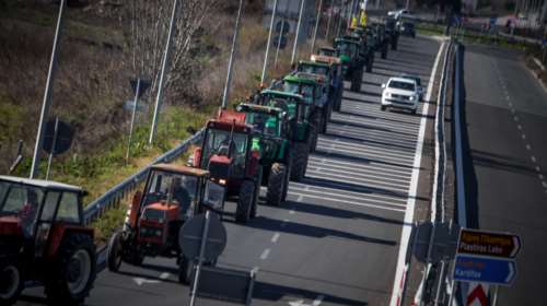 Η παράδοση συνεχίζεται: Τα τρακτέρ της Θεσσαλίας και πάλι στους δρόμους - Σύσκεψη στο Μαξίμου
