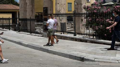 Κορονοϊός: Η επιστροφή της μάσκας - Γιατί δεν προκρίνεται το τεστ για τις οδικές μετακινήσεις από νομό σε νομό