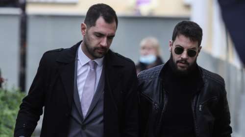 Μάνος Δασκαλάκης: Ο μονίμως cool πατέρας τριών νεκρών παιδιών που κάνει αιτήσεις σε reality και ξεφαντώνει στα καρναβάλια