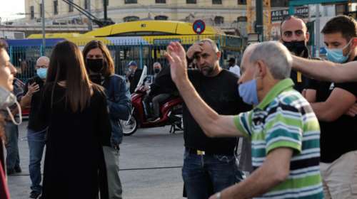 Εξοργισμένοι επιβάτες στο λιμάνι του Πειραιά από την απεργία της ΠΕΝΕΝ: &quot;Να πάτε να δουλέψετε&quot; [βίντεο]