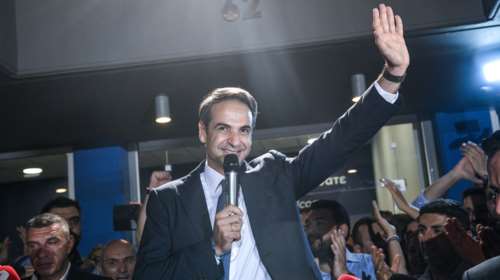 Δύο χρόνια απόλυτης ηγεμονίας Μητσοτάκη - Πολιτικοί επιστήμονες και δημοσκόποι εξηγούν στο TheTOC το γιατί