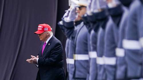 Ανάλυση: Πώς η απόφαση Τραμπ να διώξει τους ξένους φοιτητές από το Χάρβαρντ "ροκανίζει" την αμερικανική soft power