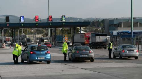 Γυρίζουν πίσω τους κορονο-εκδρομείς του Πάσχα: Απίθανες δικαιολογίες με... σούβλες στο πορτ μπαγκάζ