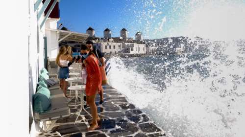 Μύκονος: Χωρίς μουσική και με απαγόρευση κυκλοφορίας - Σαρωτικοί έλεγχοι από ΕΛΑΣ και Λιμενικό