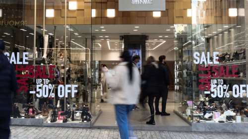 Χειμερινές εκπτώσεις 2023: Ανοιχτά αύριο τα καταστήματα - Ολες οι Κυριακές του χρόνου που θα λειτουργούν