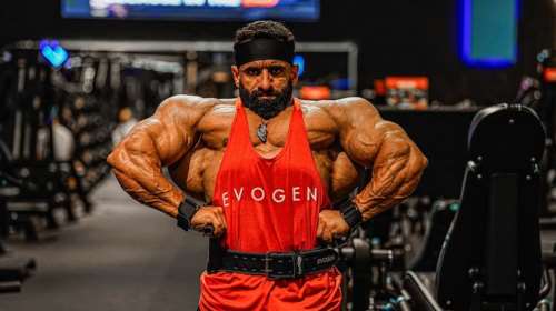 Ιράν: "Εμφύλιος" για τον "Αγιατολάχ του μπόντι μπίλντινγκ" - Ζητούν από τον Σβαρτσενέγκερ να τον αποκλείσει