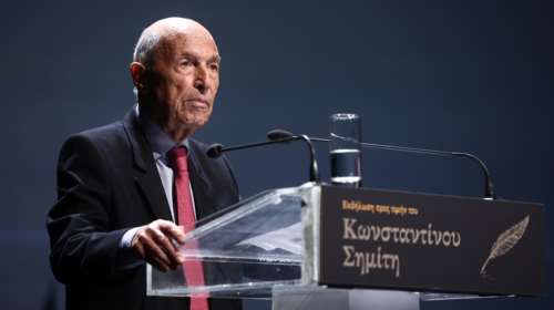 Στις 12 το τελευταίο αντίο στον Κώστα Σημίτη: Η σεμνή τελετή με 6 επικήδειους και η ταφή δίπλα στον Ανδρέα