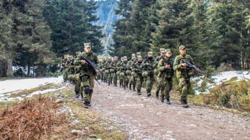 Τι αλλάζει στη στρατιωτική θητεία: Το φινλανδικό μοντέλο που υιοθετεί η Ελλάδα - Οι γυναίκες και η εθελοντική συμμετοχή