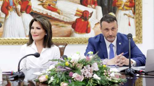 Γιάννα Αγγελοπούλου: Μπαίνουμε στον τρίτο αιώνα της σύγχρονης ιστορίας μας - Από εμάς εξαρτάται αν θα μπούμε με το δεξί