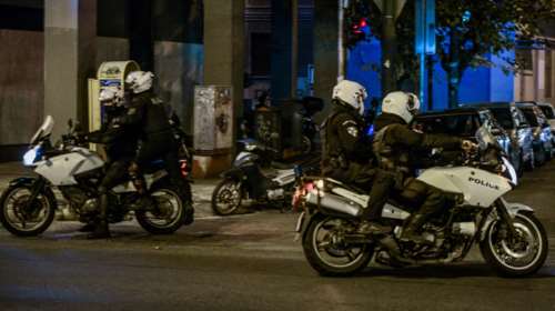 Επεισόδια στο Μοναστηράκι: Συμπλοκές με οπαδούς του Ολυμπιακού και αστυνομικούς