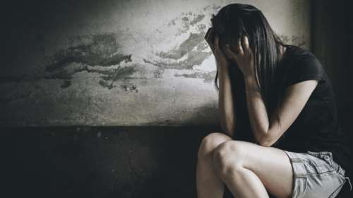 &quot;Δούλευα ακόμα και όταν είχα περίοδο&quot;: Σοκαριστικές μαρτυρίες για το αδίστακτο κύκλωμα trafficking