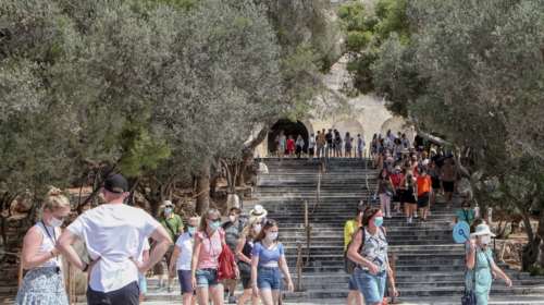 Κορονοϊός: Έκρηξη κρουσμάτων στην Αττική με 1.332 - 398 στη Θεσσαλονίκη και 356 στην Κρήτη