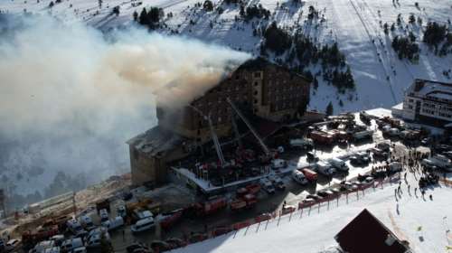 Τουρκία: Στον ύπνο έπιασαν οι φλόγες τους πελάτες του ξενοδοχείου - Καταγγελίες ότι δεν υπήρχε αυτόματο σύστημα πυρόσβεσης