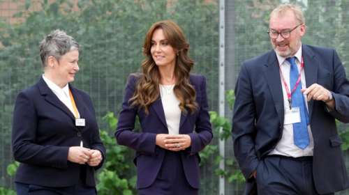 Η στιλιστική αναποδιά της Κέιτ Μίντλετον: Ο τρόπος που έσκυψε να τη διορθώσει και οι τραυματισμοί στα δάχτυλα