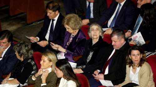 Ανησυχία για την υγεία της πριγκίπισσας Ειρήνης: Τρομαγμένη, δεν άφησε το χέρι της αδερφής της