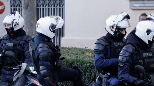 Αναταραχή στην ΕΛΑΣ: Συλλήψεις αστυνομικών που εμπλέκονται σε μεγάλο κύκλωμα παράνομων ελληνοποιήσεων αλλοδαπών