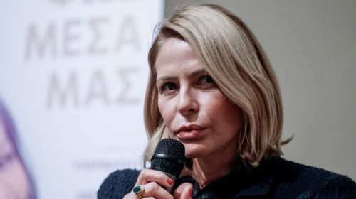 Τζένη Μπαλατσινού: Εκστασιασμένη στα Μετέωρα - Η casual εμφάνιση και η θέα που τη μάγεψε