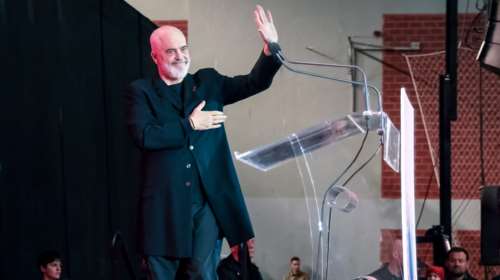 Τα μάζεψε ο Ράμα: "Εκπληκτος από τις αντιδράσεις στην Ελλάδα για το χιούμορ μου"