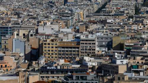 Πιο φθηνά τα στεγαστικά δάνεια λόγω μείωσης επιτοκίου, αλλά οι αγοραστές δεν συγκινούνται - Προτιμούν... μετρητά