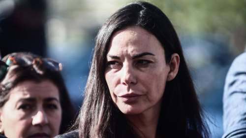 Εύη Βατίδου: &quot;Έγινε απόπειρα ανθρωποκτονίας, έχει σοβαρά κατάγματα&quot; - Τι λέει η κόρη της 57χρονης που τραυματίστηκε