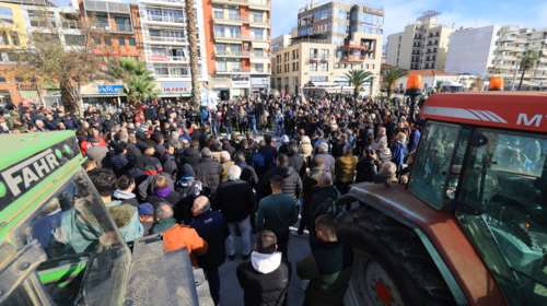 Το αγροτικό μέτωπο ταράζει τη ΝΔ: &quot;Μας κοροϊδεύετε;&quot; - Ηλεκτρισμένο το κλίμα στους βουλευτές