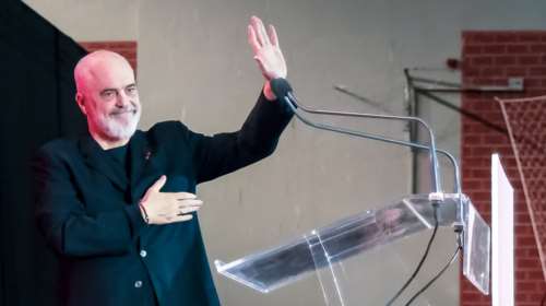 Τα μάζεψε ο Ράμα: "Εκπληκτος από τις αντιδράσεις στην Ελλάδα για το χιούμορ μου"