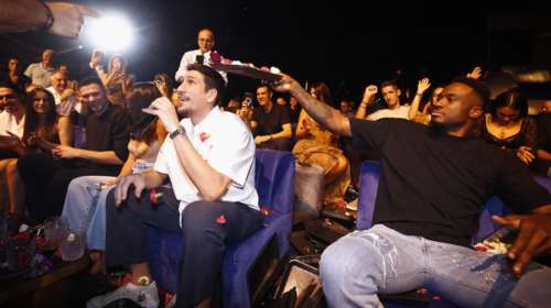 Στα μπουζούκια για το χάλκινο μετάλλιο η Εθνική: Το τραγούδι του Λαρεντζάκη, τα λουλούδια του Γιάννη και το &quot;πού &#39;σαι Θανάση&quot;