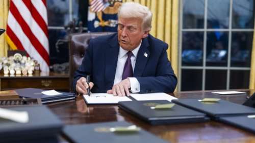 Τσουνάμι αποφάσεων Τραμπ με το καλημέρα: Χάρη στους εισβολείς στο Καπιτώλιο, έξοδος από τη συμφωνία για το κλίμα και τον ΠΟΥ