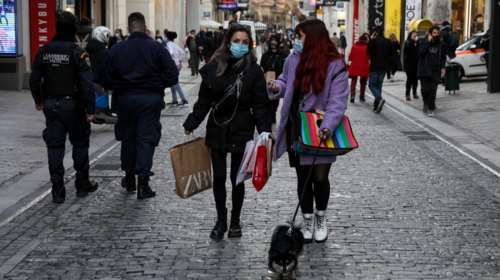 Κορονοϊός: Φοβίζει η Αττική τους ειδικούς - &quot;Στο κόκκινο&quot; το κέντρο της Αθήνας - Το παράδοξο του Δήμου Αχαρνών