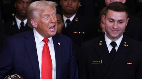 Κλιμακώνει ο Τραμπ τον εμπορικό πόλεμο: Έως και 245% οι δασμοί στα κινεζικά προϊόντα