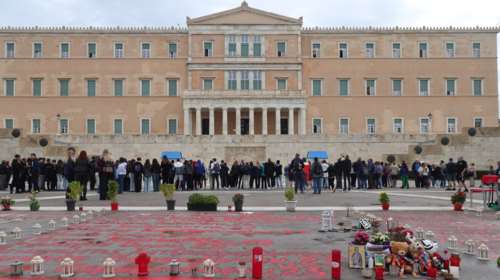 Αγνωστος Στρατιώτης: Αγκάθι η εφαρμογή του νέου νόμου - Αιχμές Γεωργιάδη κατά Δένδια και προειδοποίηση Καρυστιανού