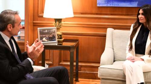 Στο Μέγαρο Μαξίμου η Κίμπερλι Γκίλφοϊλ: Συνάντηση του πρωθυπουργού με τη νέα πρέσβη των ΗΠΑ [εικόνες - βίντεο]