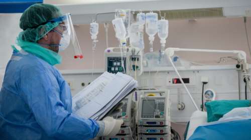 Συναγερμός από τρία κρούσματα κορονοϊού στη Λάρισα - Το ένα σε γάμο