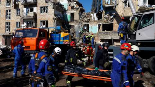 Ρωσική επίθεση στο Κίεβο: Τους 23 έφτασαν οι νεκροί, 8 άνθρωποι εξακολουθούν να αγνοούνται