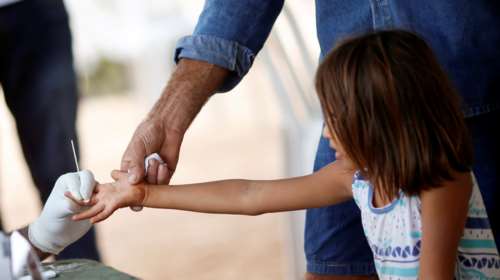 Μόσιαλος για τους εμβολιασμούς κορονοϊού σε παιδιά: Ευχάριστα νέα - Τι ξέρουμε μέχρι τώρα