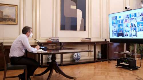 Live τα χριστουγεννιάτικα κάλαντα στον Κ. Μητσοτάκη από μαθητές, μέσω διαδικτύου