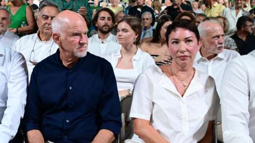 Γιώργος Παπανδρέου: Η σπάνια εμφάνιση με την Ολλανδή σύντροφό του, Γουέντι Κόνελι - Δεν σταμάτησε να τον χειροκροτεί