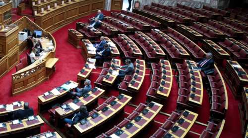 Βουλή: Σύσσωμη η αντιπολίτευση ζητά την απόσυρση της τροπολογίας για τη ΛΑΡΚΟ