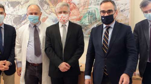 Στην Αθήνα ο Ισραηλινός γιατρός που ανακάλυψε το φάρμακο για τον κορονοϊό- Αρχίζουν οι κλινικές μελέτες