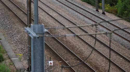 Συναγερμός στο Αμβούργο: Αποκλείστηκε σιδηροδρομικός σταθμός λόγω πιθανών κρουσμάτων του θανατηφόρου ιού Μάρμπουργκ